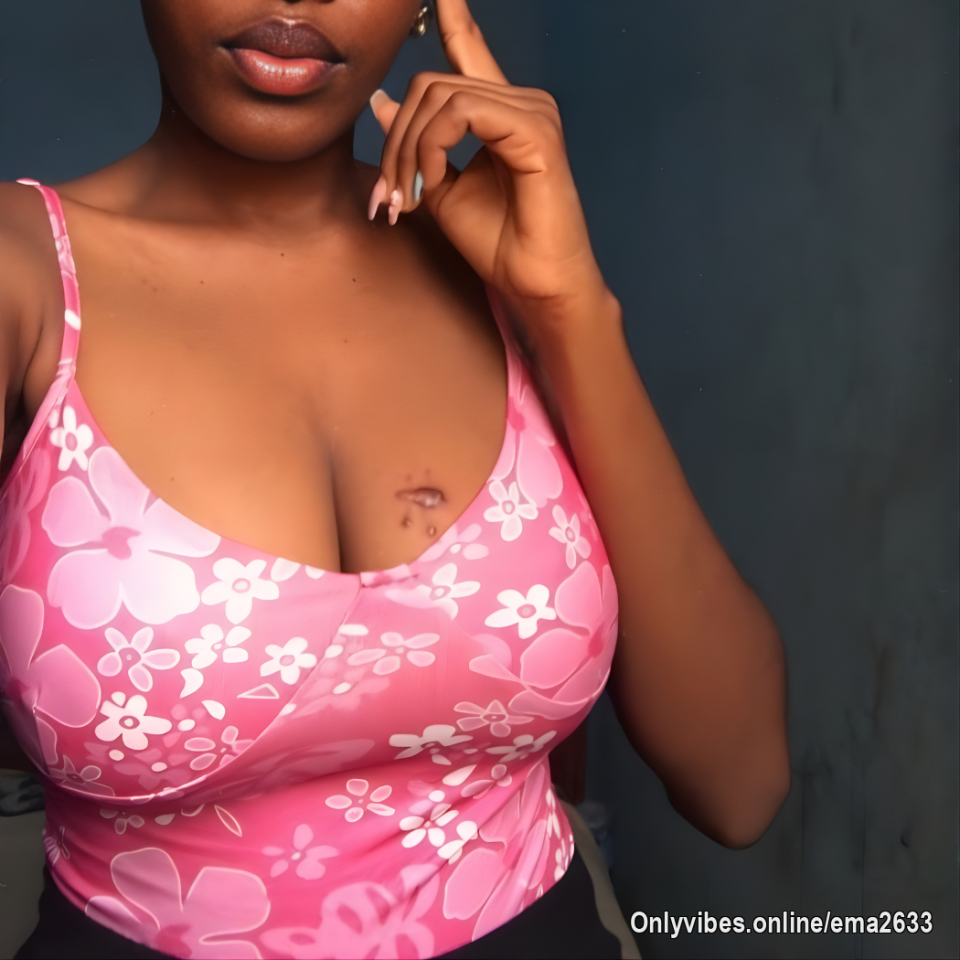 Tenho 24
Solteira
Estudante
Adoro fazer fotos.